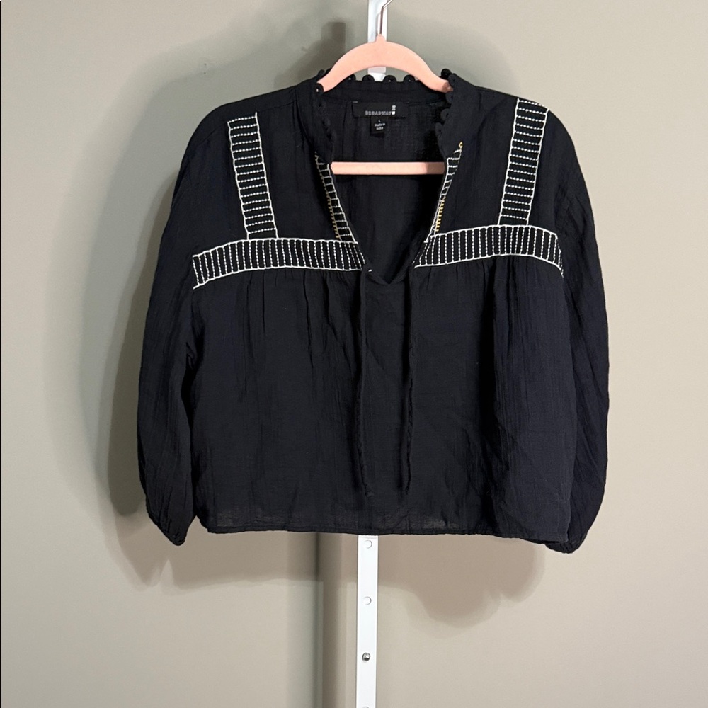 Broadway 38 (L) Black Embroidered 100% Cotton‎ Cropped Blouse